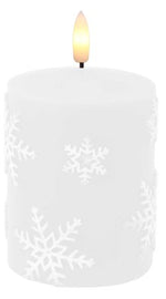 LED Echtwachskerze mit Schneeflocken Motiven D7.5cm x H10cm