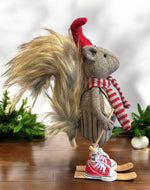 Deko Eichhörnchen auf Ski braun weiss mit roter Mütze