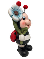 Deko Marienkäfer 
mit Blume im Arm