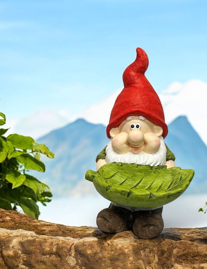 Gartenzwerg mit Blatt in den Händen rote Mütze 25 x26 x42cm
