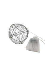 LED Draht-Kugel mit 20LED
D:12cm
Farbe: Silber