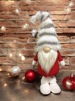 Deko Wichtel stehend rot weiss mit flauschiger Mütze grau weiss