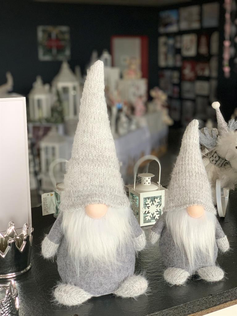 Deko Wichtel Santa mit Bart 
mit Zipfelmütze, 
Farbe: Grau, 
L:11cm B:16cm H:36cm