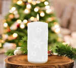 LED Echtwachskerze mit Schneeflocken Motiven D7.5cm x H15cm