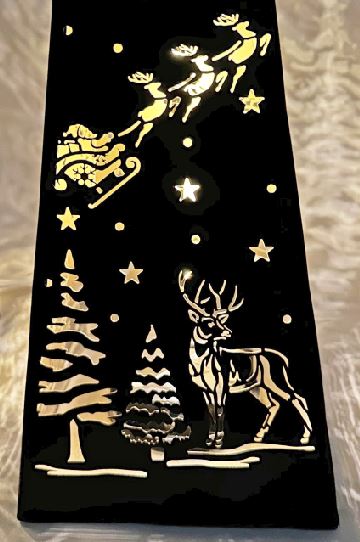 LED Pyramide Forest aus Metall mit 30 LED Motiv: Hirsche Wald H50cm