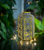 Laterne aus Metall Antik 
mit Glaseinsatz 
Farbe: antik Grau/Gold 
D:30cm H:55.5cm