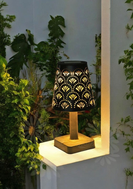 LED Solar Tischleuchte in der Farbe schwarz Grösse: 12x12x24.5cm