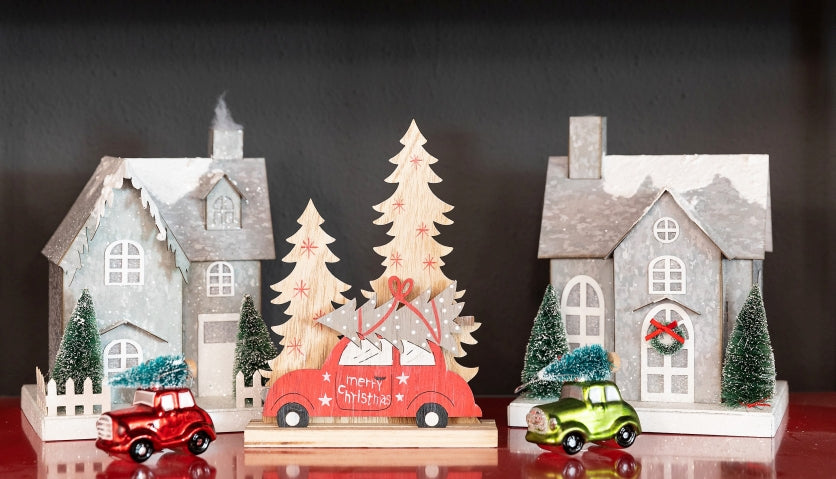 Hänger Auto aus Glas
Farbe: Grün mit Tannenbaum 
Grösse: 8cm x 6,5cm x 4,5cm