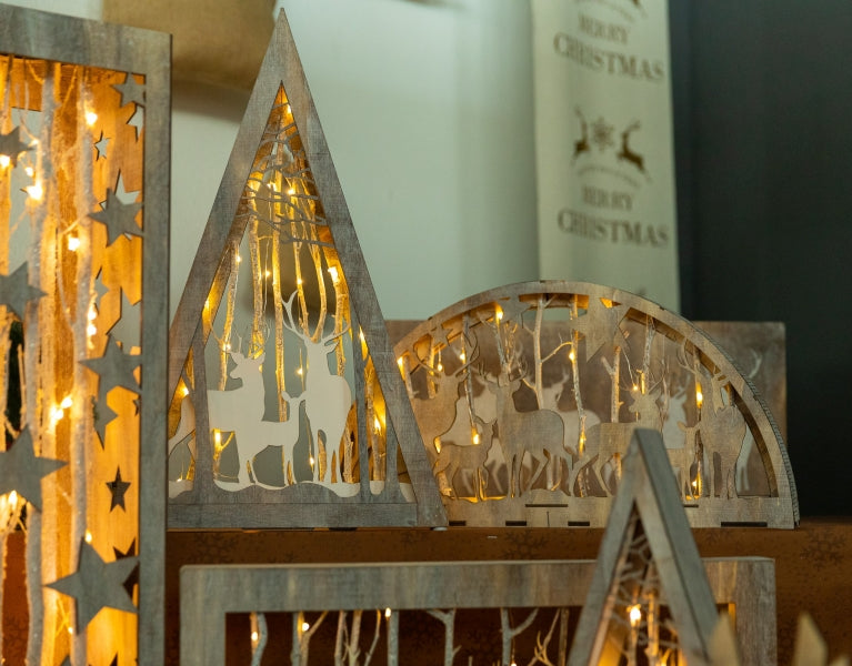 LED Diorama Pyramide- Holz- Hirsch Design 10 LED - H: 39.5cm B:24.9cm T:5.9cm