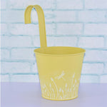 Übertopf aus Metall mit Haken
Farbe: Gelb
H:12cm D:14cm