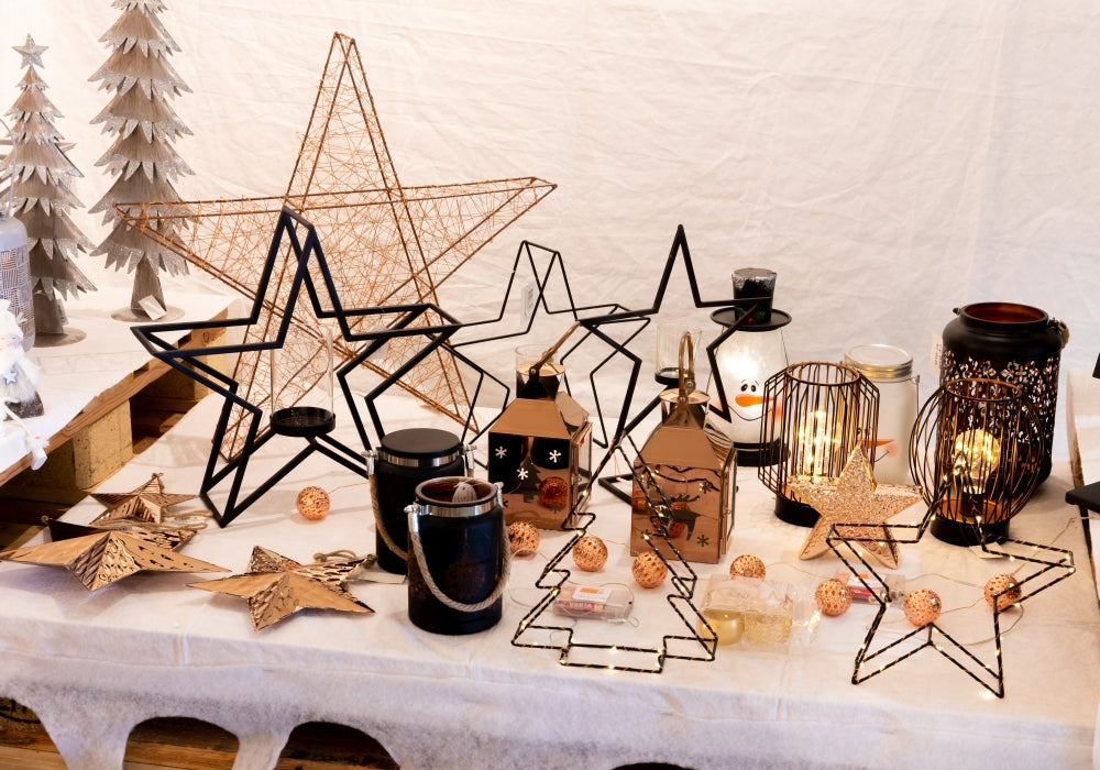 Kerzenhalter Stern aus Metall 
mit einem Glaseinsatz 
H: 37.5cm B: 39.5cm T: 12cm