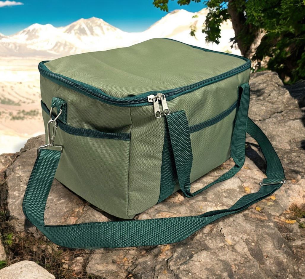 Kühltasche mit 3 Aussenfächern Tragegurt, Tragehenkel Farbe grün