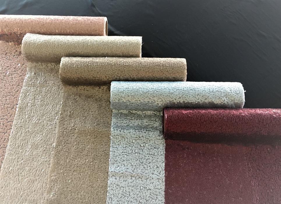 Dekostoff "Pailletten" Silber
25 x 200cm gerollt und geschnitten