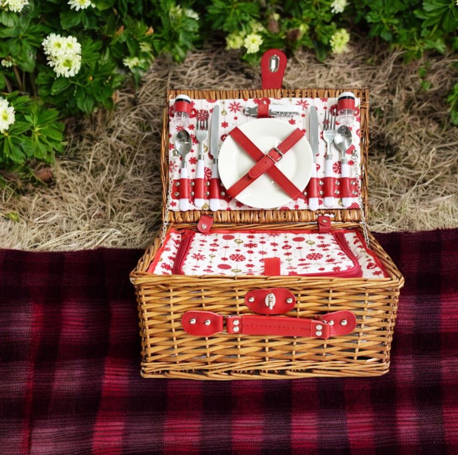 PicknickKorb für 2 Personen rote Weihnachtsmotive hellbraun