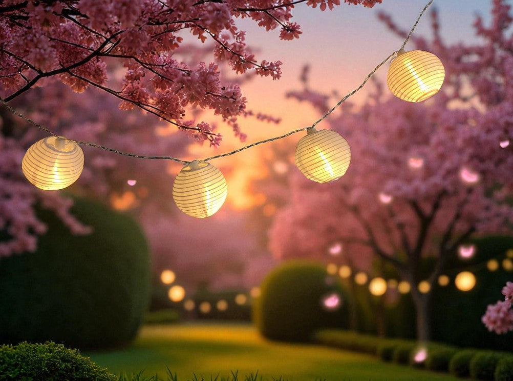 LED Lichterkette Outdoor weiss 
Nylon Ball
D7cm mit 10 LED L: 135cm