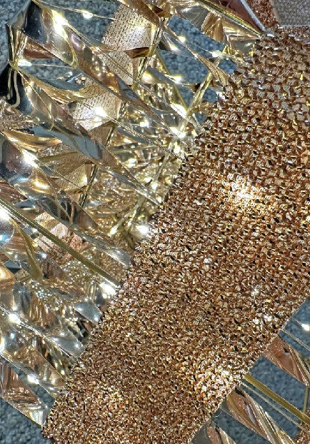 LED Geschenkbox gold Outdoor aus Metall mit 350LED Micro Light goldige PET Streifen