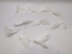 Girlande mit 12 Federn und 
Perlenkette Länge 125cm
Farbe: weiss