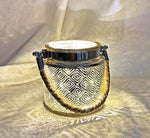 Windlicht aus Glas mit Kordel 
Goldenes Karomuster 
D10cm x H10cm