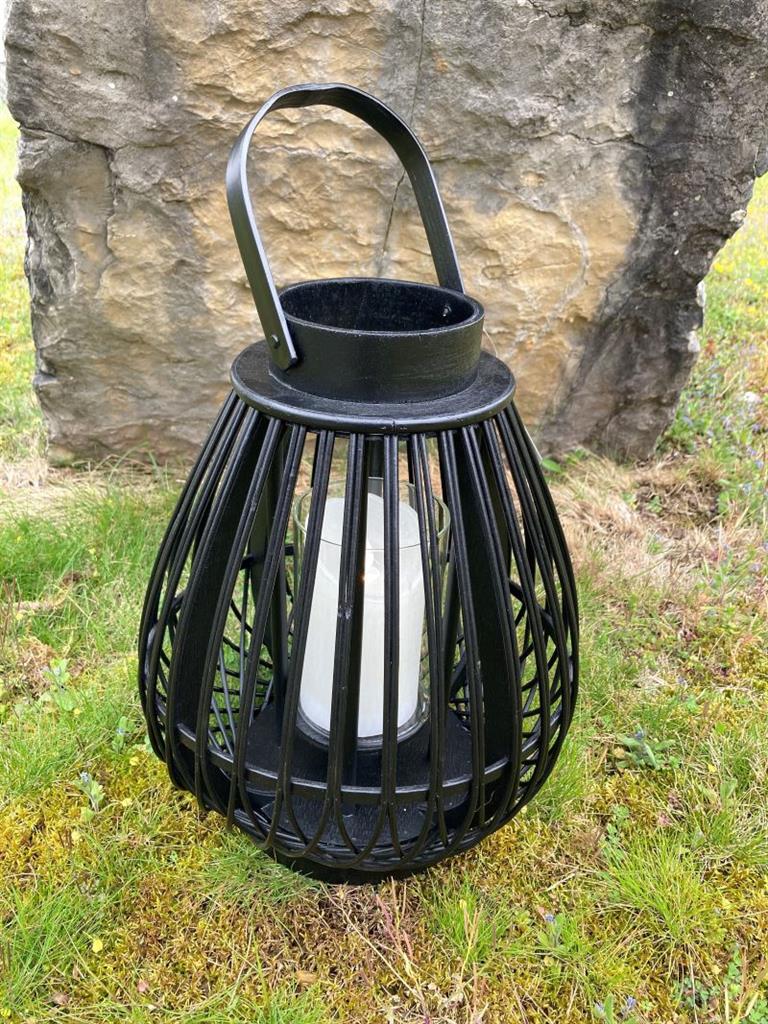 Lanterne en bambou
 avec poignée
 La couleur noire
 P26,5 cm x H33,5 cm