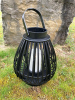 Lanterne en bambou
 avec poignée
 La couleur noire
 P26,5 cm x H33,5 cm