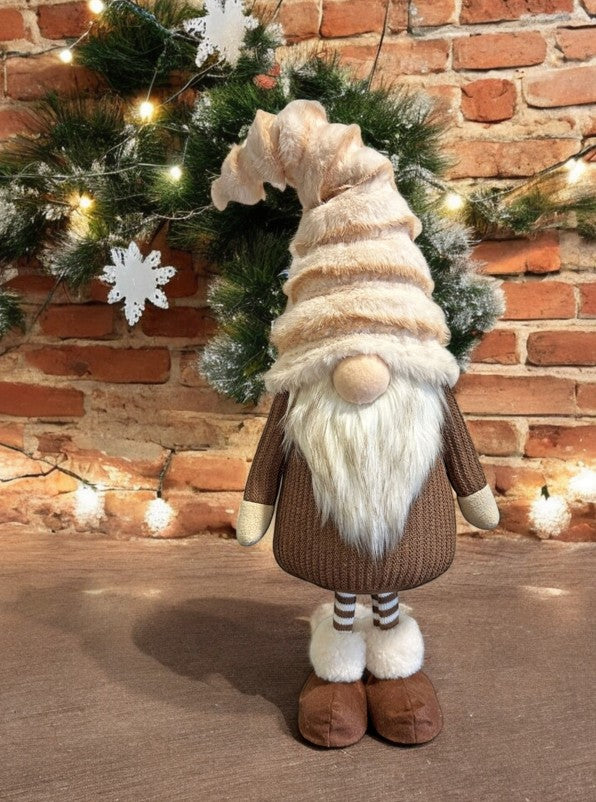 Deko Wichtel stehend braun weiss mit flauschiger Mütze braun weiss