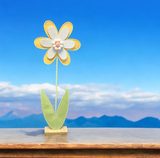 Dekoblume Filz gelbe Blüte auf Holzsockel