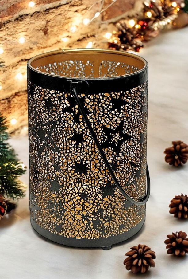 Windlicht schwarz aus Metall mit Sternen Design und Henkel