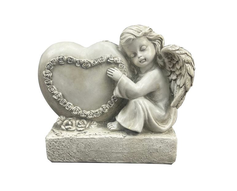 Engelfigur sitzend auf Stein mit Herz H16.5cm