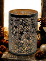 Windlicht schwarz aus Metall mit Sternen Design und Henkel