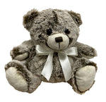 Plüschbär sitzend mit 
Geschenkband H:20cm 
Farbe: Braun