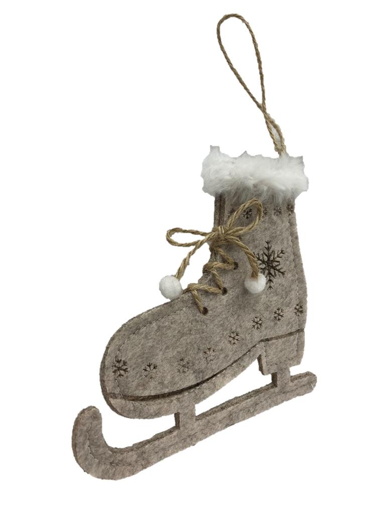 Hänger Deko Schlittschuh  
Filz mit Schneeflocken
verziert, weissem Saum,
Schnürsenkel
