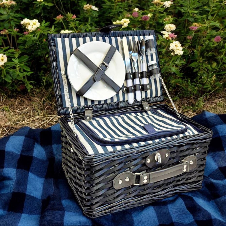 Picknick Korb für 2 Personen dunkelbraun blau gestreifte Kühltasche
