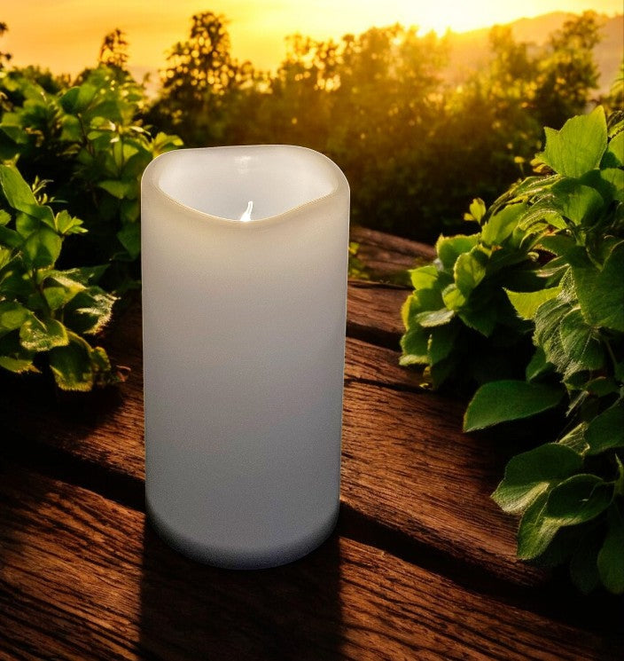 LED Solar Kerze Kunststoff 
Outdoor wasserdicht IP44 
D:10cm - H:19.5cm 
Farbe weiss