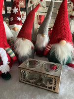 Windlicht aus Holz mit 2 Glaseinsätzen,
Farbe: Antik White,
L7.5cm x B14cm x H7cm