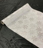 Dekostoff Satin Weiss + silber Glitzer
Design: Schneeflocken
Masse: 36cm x 300cm