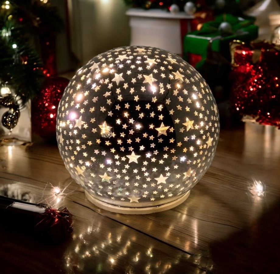 LED Glas Kugel mit 10 LED 
Motive: Sterne
Farbe: Silber
D:10cm H:10cm