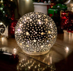 LED Glas Kugel mit 10 LED 
Motive: Sterne
Farbe: Silber
D:10cm H:10cm