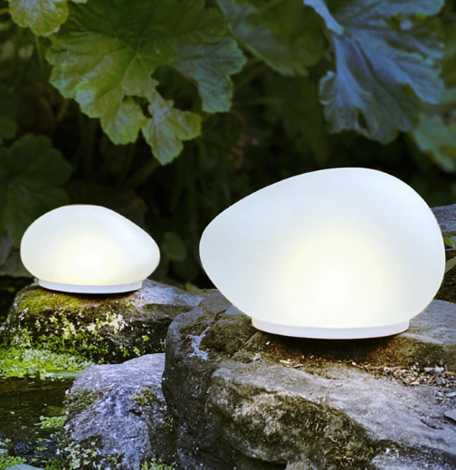 LED Solar Outdoor Stein 
Farbe weiss 
Grösse:17x14x12cm