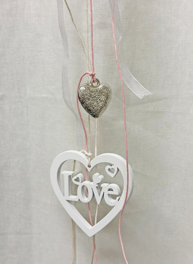 Girlande Hänger Herz aus Holz 
Design: Love
Farbe: Weiss/Rosa