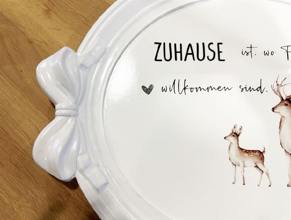 Tablett aus Holz (Pappel) mit Spruch Zuhause ist da, wo Freunde willkommen sind