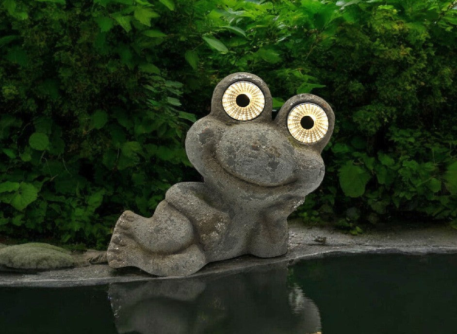 LED Solar Frosch liegend  H:16cm
mit 2 LED
Farbe: Grau
L:19.5cm B:10.5cm H:16cm