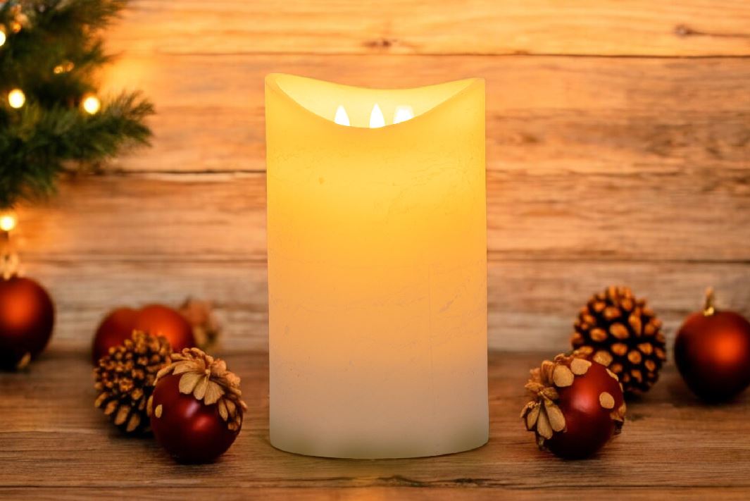 Bougie en cire LED blanche rustique avec 3 flammes mobiles
 P:15cm - H:25cm