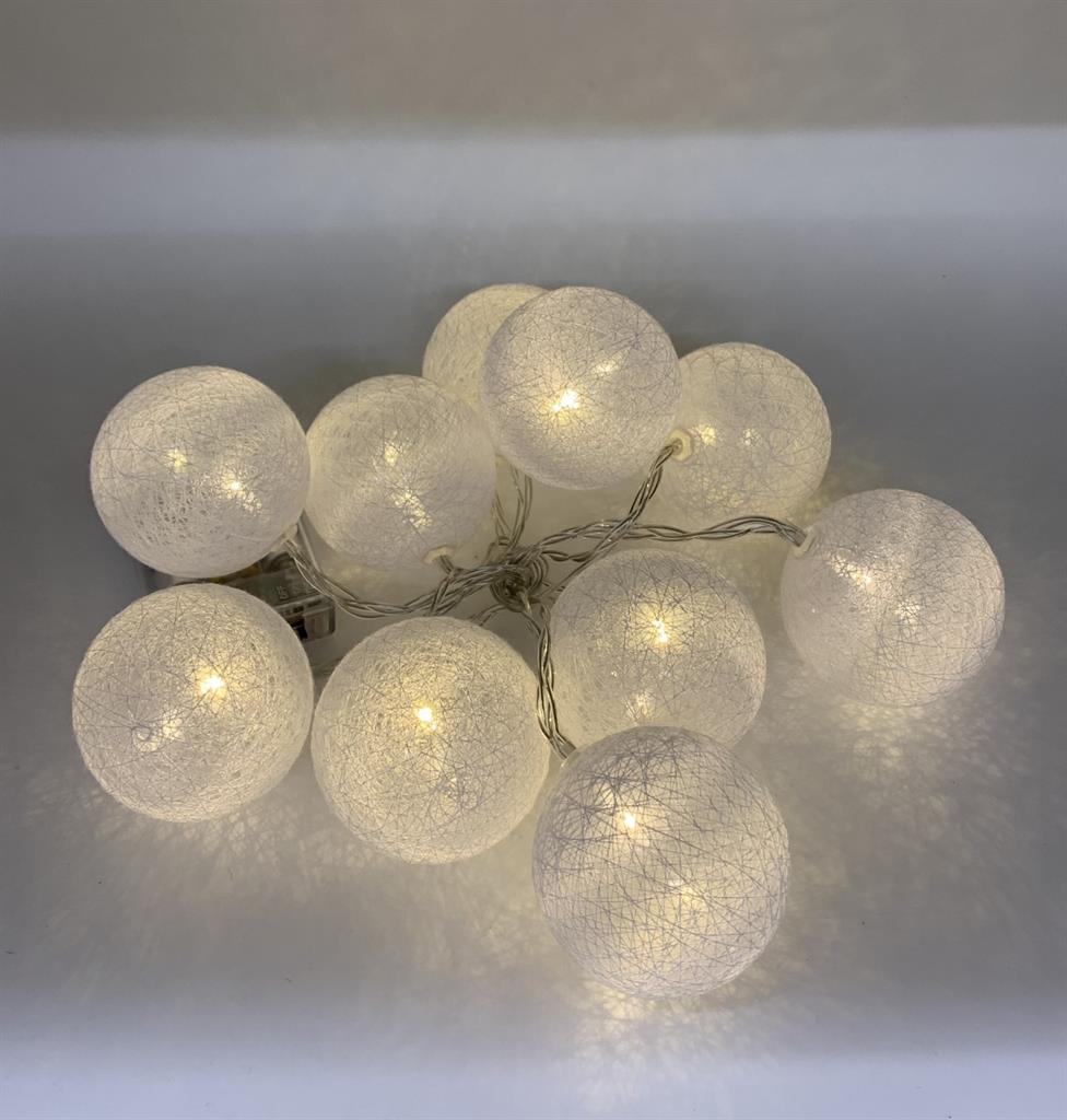 LED Lichterkette Cotton Ball "White" 
mit 10 LED 
L: 135cm
D: Kugeln 6cm