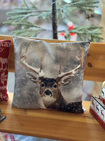 Kissen mit Hirsch Motiv und Reisverschluss 
Grösse: 40cmx40cm 
Digitaldruck einseitig
