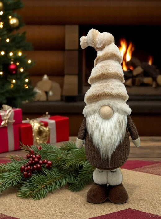 Deko Wichtel stehend braun weiss mit flauschiger Mütze braun weiss