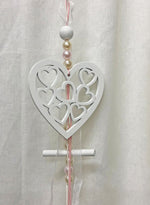 Girlande Hänger Herz aus Holz 
Design: Love
Farbe: Weiss/Rosa