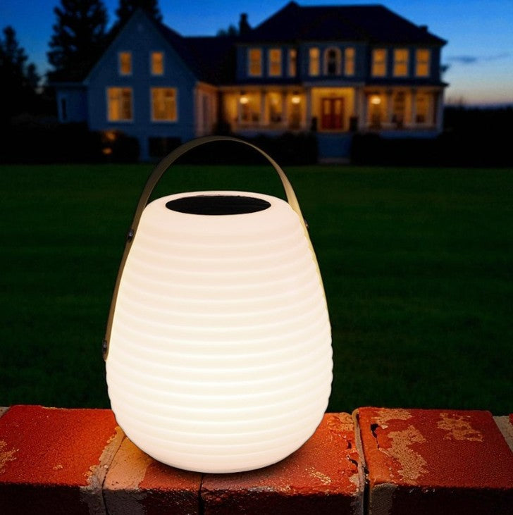 LED Solar Leuchte mit Henkel 
Rotationslampe mit Fernbedienung
Grösse: 20x20x28cm