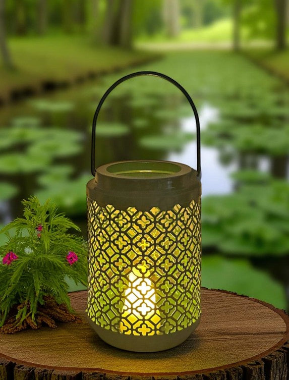 Laterne Kerzenhalter
aus Metall H16.5cm
mit orientalischem 
Stanzmuster