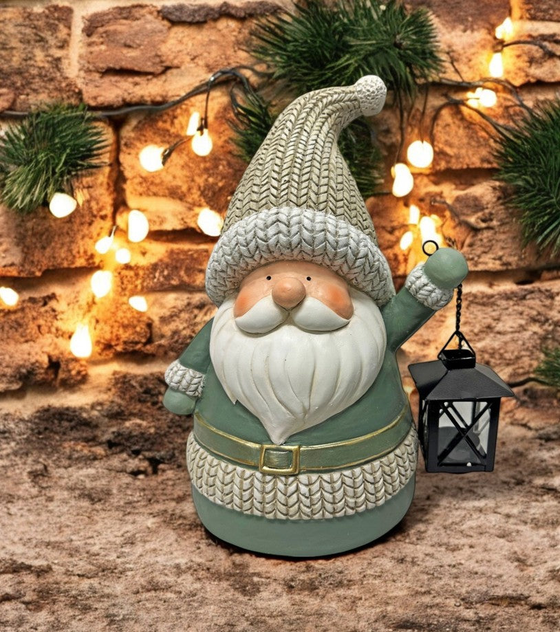 Deko Figur Santa grün mit Laterne für Teelicht aus Magnesia