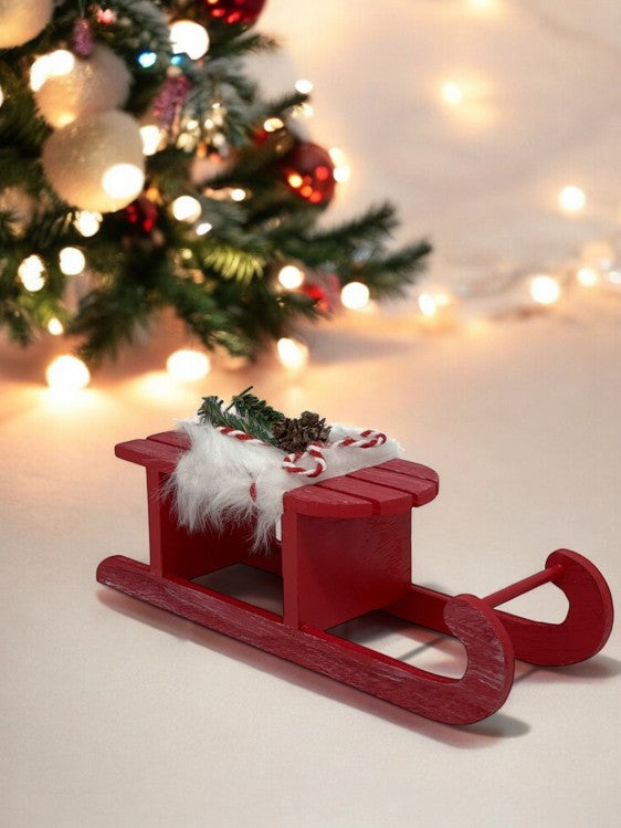 Schlitten aus Holz mit Fell und Weihnachts-Deko Farbe: Rot